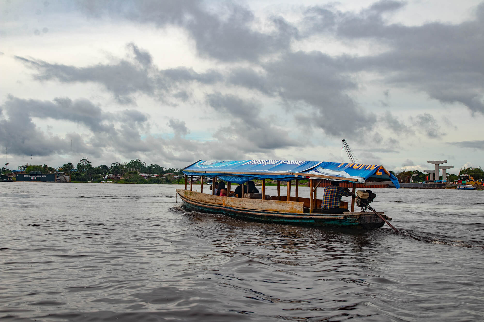 bote amazonas recorre el peru